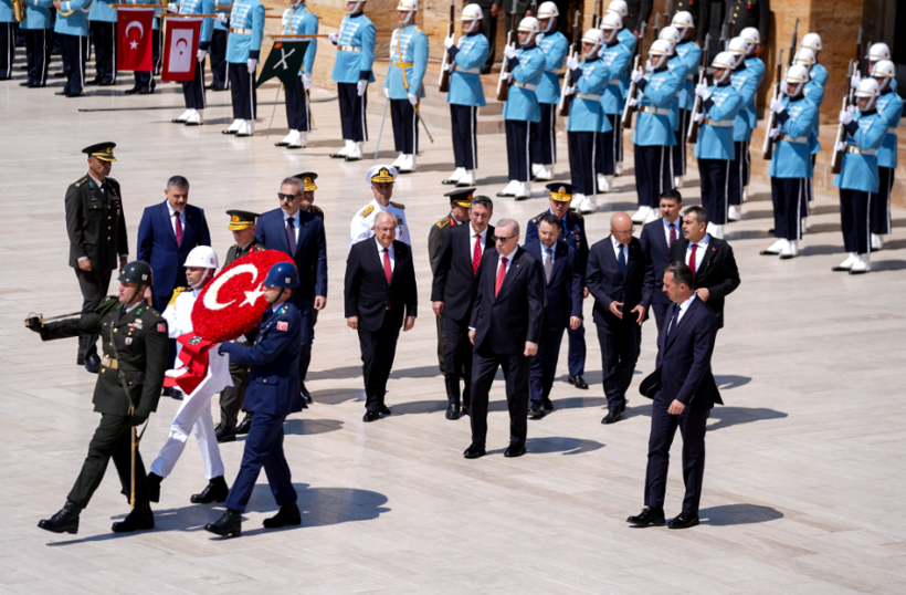 Cumhurbaşkanı Erdoğan ve Yüksek Askeri Şura Üyeleri Anıtkabir ziyareti gerçekleştirdi - Resim : 1