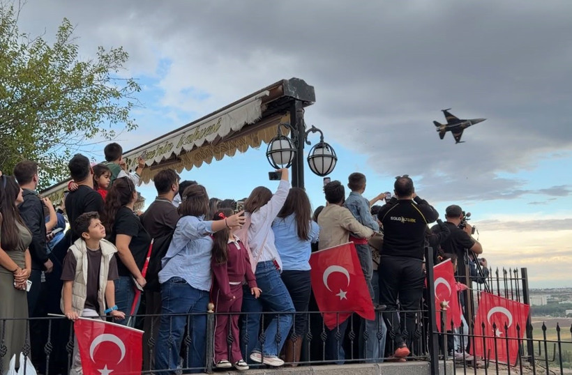 SOLOTÜRK'ten Diyarbakır semalarında nefes kesen gösteri: İlk kez uçtu - Resim : 1