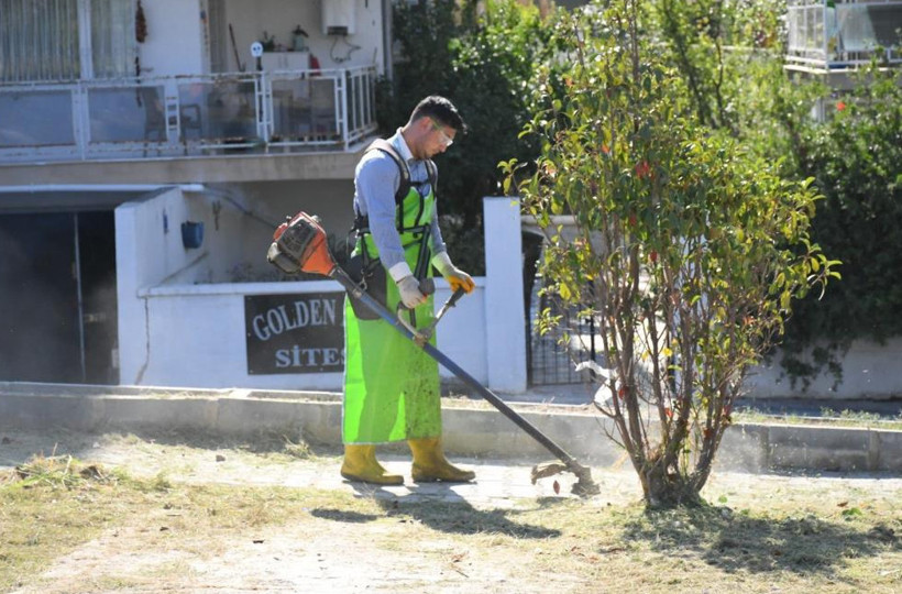 Kuşadası'nda park ve yeşil alanlara bakım - Resim : 1