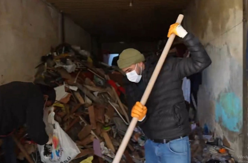 Tarsus'ta &ccedil;&ouml;p ev temizlendi: 168 ton atık &ccedil;ıkartıldı - Resim : 2