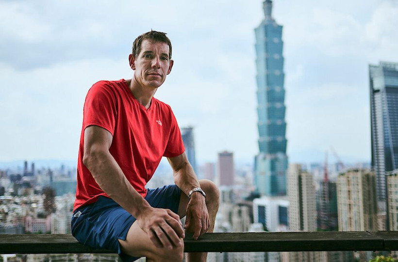 Serbest tırmanışta yeni rekor: Alex Honnold Taipei 101’e tırmandı - Resim: 1