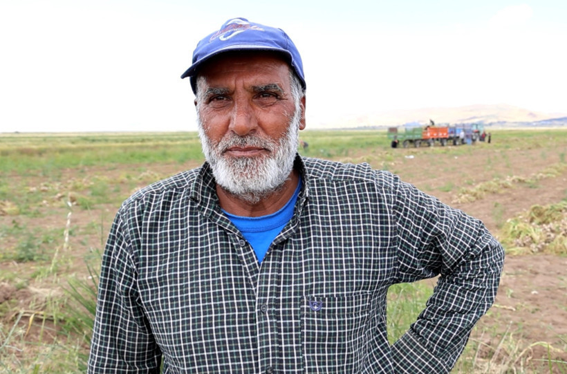 Evlilik hayali başlık parasına takıldı: Para biriktirmek için tarlada çalışıyor - Resim : 2