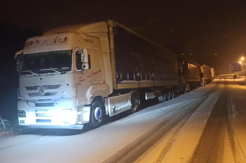 Kar ve tipi vurdu: Sınırda TIR kuyruğu: Ilgar Geçidi'nde ulaşım felç - Resim : 3