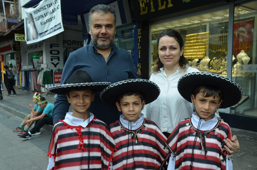 Gören bir daha baktı: Üçüzlerden şov - Resim : 1