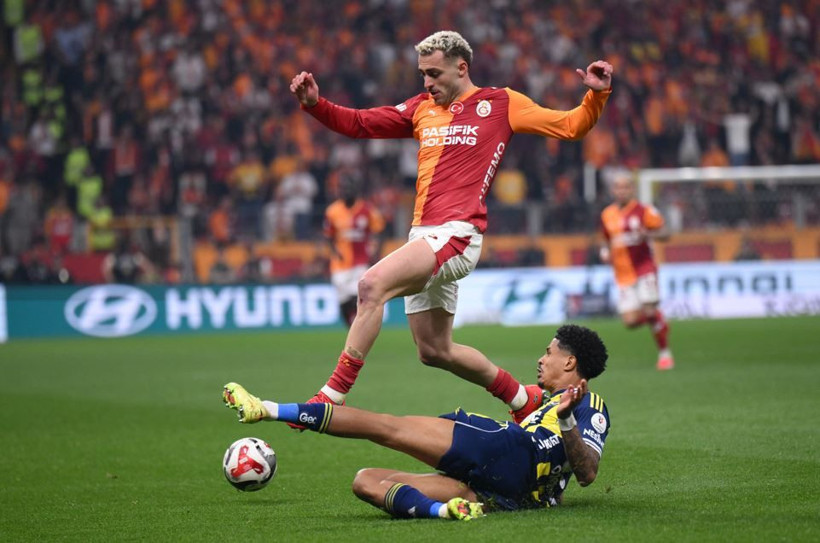 beIN Trio'da derbinin hakemine büyük fırça: Hakemi sahaya gömdüler - Resim: 12