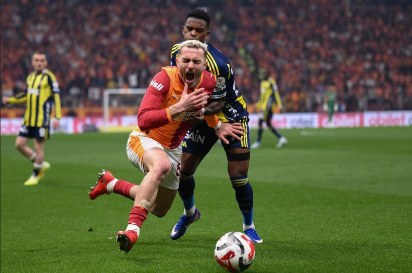 beIN Trio'da derbinin hakemine büyük fırça: Hakemi sahaya gömdüler - Resim: 7