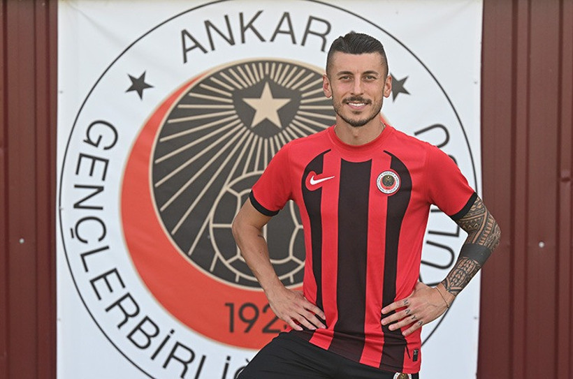 Gençlerbirliği’nde kriz derinleşiyor: İki futbolcu sözleşmesini feshetti - Resim : 2