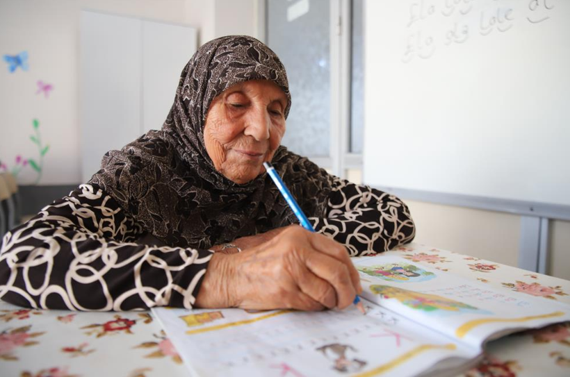 Eşi vefat edince kursa gitti: Çocukluk hayalini 78 yaşında gerçekleştirdi - Resim: 11