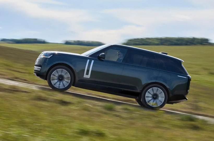 İlk elektrikli Range Rover tanıtıldı: 10 dakikada şarj oluyor, fiyatı belli oldu - Resim: 4