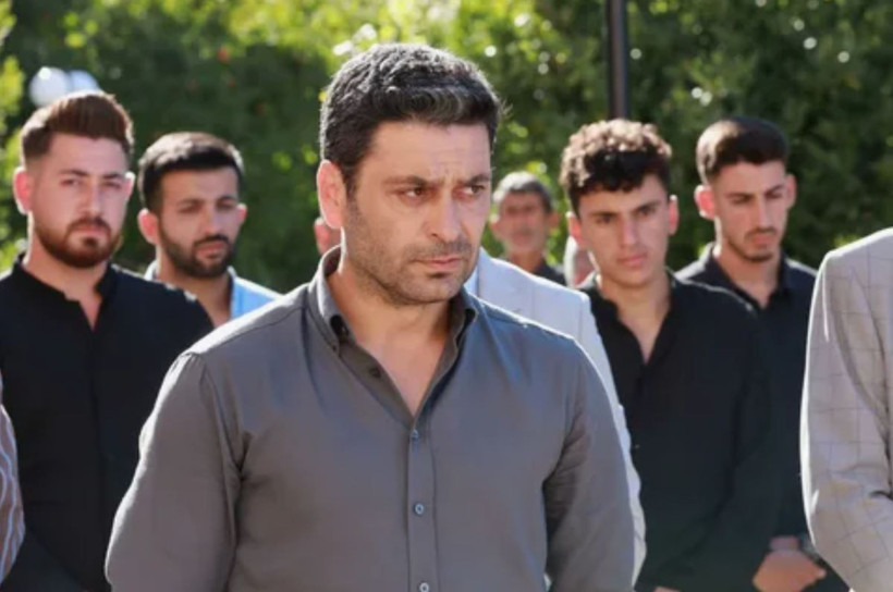 Topu ve şortu kendisinden büyük minik çocuk kim? Bugün milyonların izlediği Uzak Şehir'in yıldız oyuncusu - Resim: 35