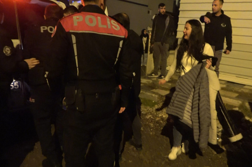 G&uuml;r&uuml;lt&uuml; kavgası meydan savaşına d&ouml;nd&uuml;: Polis kavgayı biber gazı ile ayırdı: 7 g&ouml;zaltı - Resim : 6