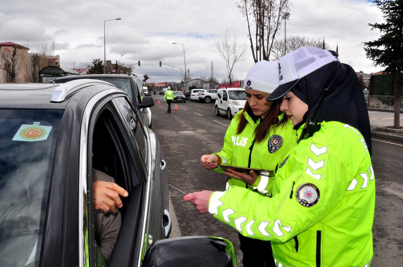 Bir ilin trafiği kadın polislere emanet: Kars’ın gizli kahramanları - Resim: 2