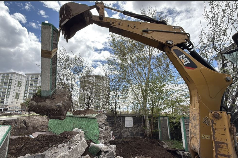 Erzurum’da tarihi mezarlığa kepçe talanı - Resim : 5