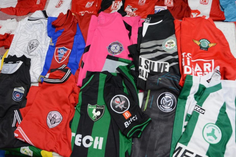 35 yıllık gazetecinin evi futbol müzesine döndü: 300 formalık koleksiyon hayran bırakıyor - Resim : 1