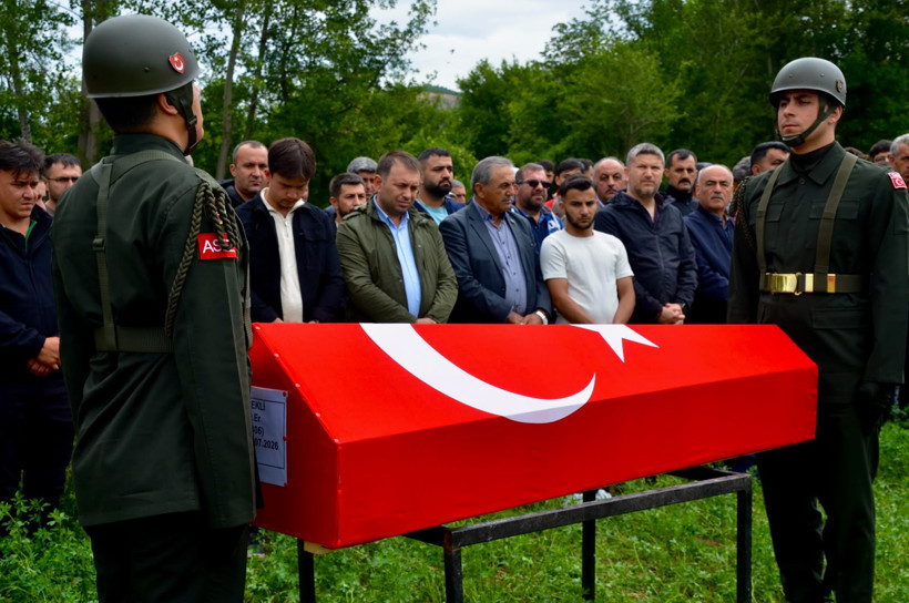 Kastamonu'dan acı veda: Askeri törenle son yolculuğuna uğurlandı - Resim : 1