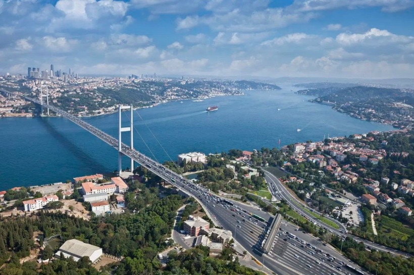 Boğazdaki binlerce yapı tek tek yıkılacak: Ünlülerin evleri de var - Resim: 4