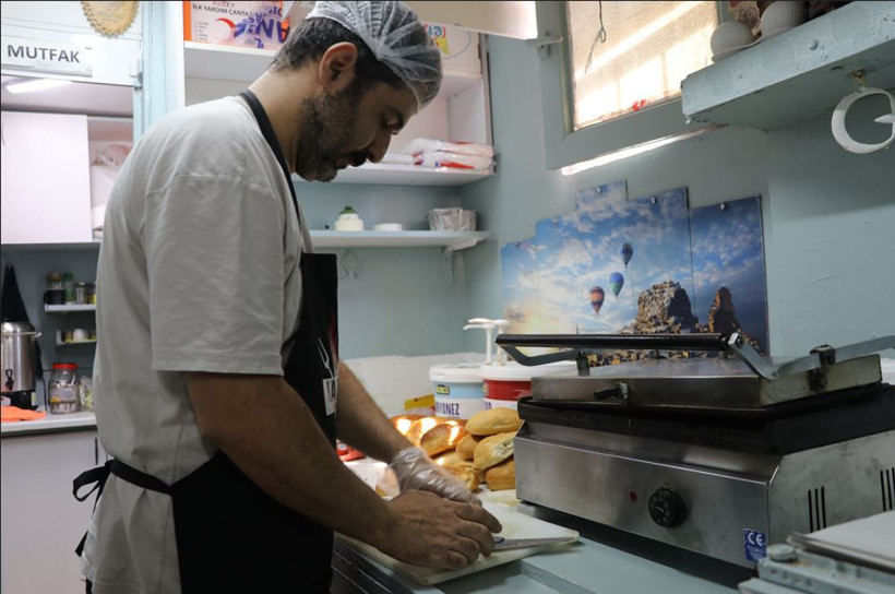 Okul kantininde askıda tost uygulaması: Öğrenciler yarım ekmek tosta muhtaç kaldı - Resim : 1