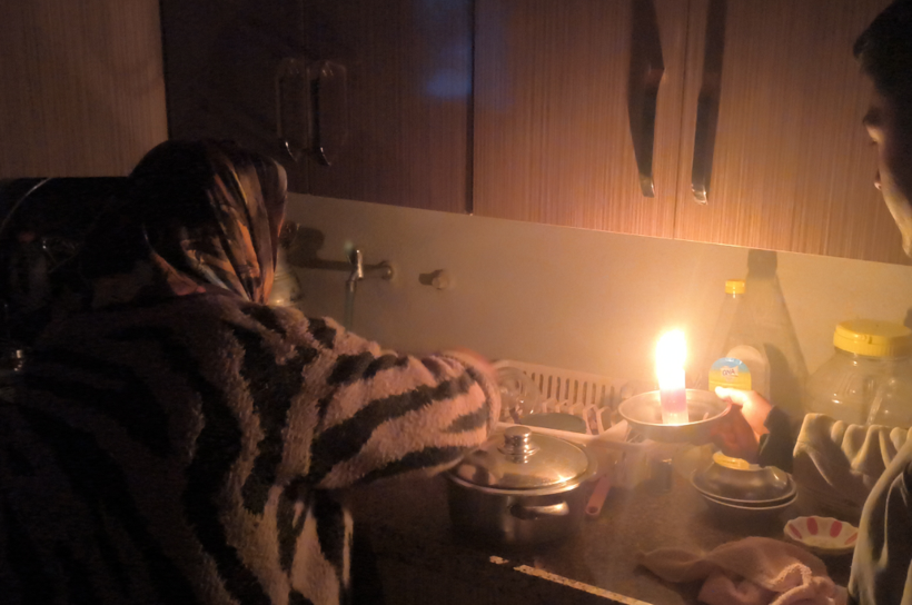 40 yıldır elektrik yok: Hayvanları mum ışığında besliyorlar - Resim: 10