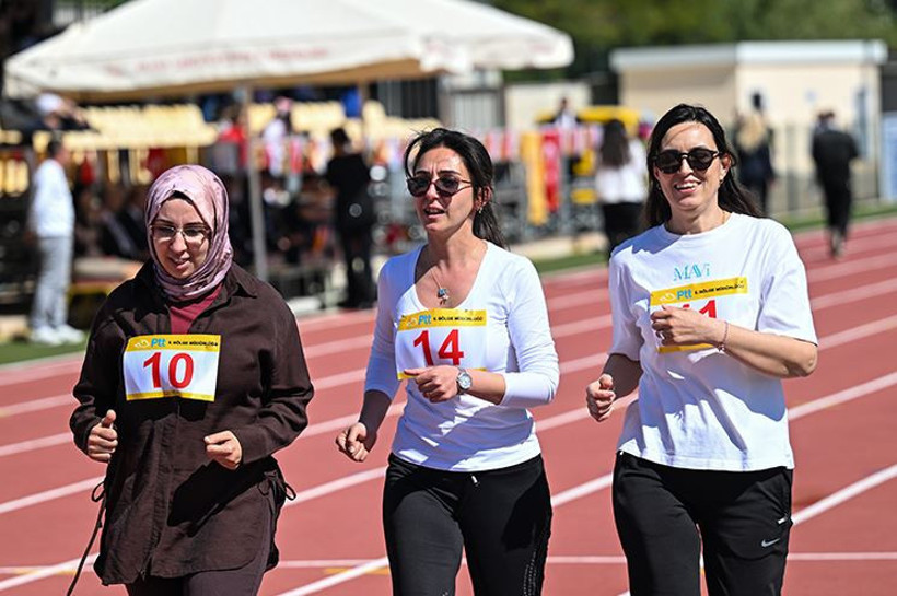 Adana’da postacılar milli takım için yarıştı - Resim : 1