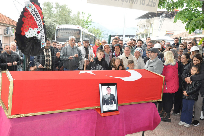 Uzman çavuş son yolculuğuna uğurlandı: Salihli’de acı veda - Resim : 3
