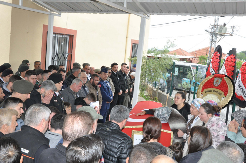 Uzman çavuş son yolculuğuna uğurlandı: Salihli’de acı veda - Resim : 1
