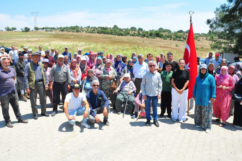 Manisa’da mezarlık krizi patladı: Köylüler traktörlerle sokaklara döküldü - Resim : 4