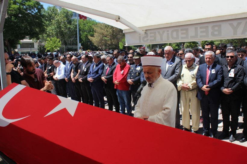 Şehit eşi tabuta sarılıp tek bir cümle söyledi: Aksaray’da en acı veda - Resim: 8