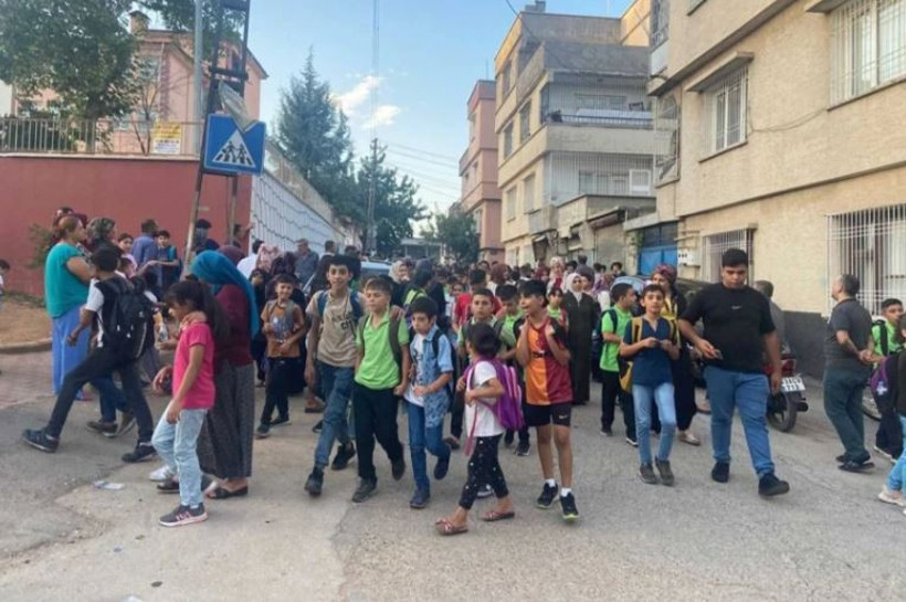 Gaziantep’te öğrenciler okul kapısından geri çevriliyor - Resim : 1