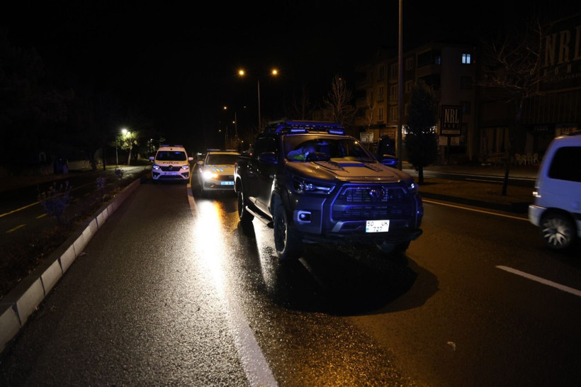 Alkollü sürücü yolda uyuya kaldı, uyanınca polisleri adeta canından bezdirdi - Resim: 4