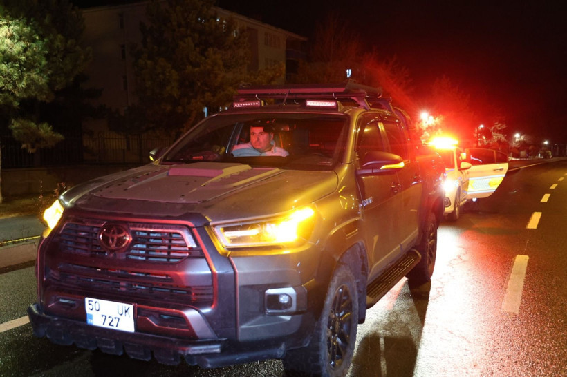 Alkollü sürücü yolda uyuya kaldı, uyanınca polisleri adeta canından bezdirdi - Resim: 6