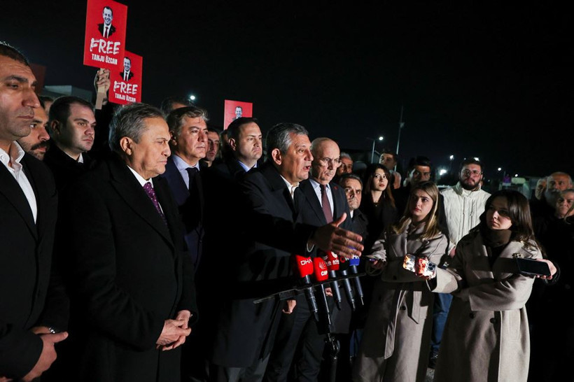 &Ouml;zg&uuml;r &Ouml;zel'den Tanju &Ouml;zcan'a ziyaret: O 3 harfliyi pişman edeceğiz - Resim : 4