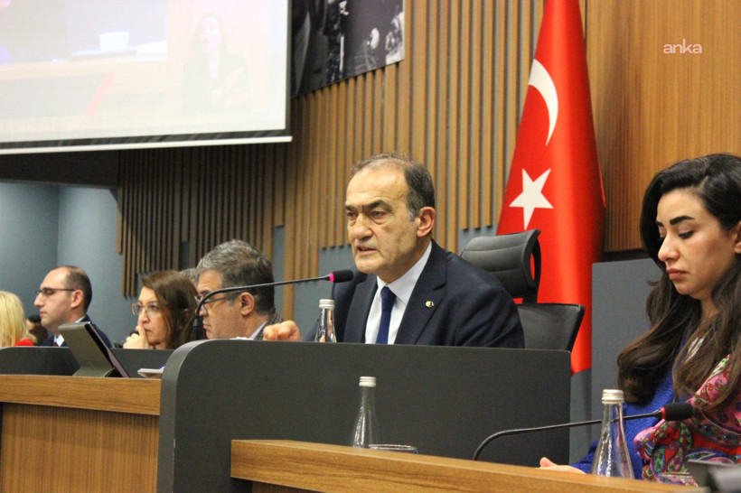 İzmir B&uuml;y&uuml;kşehir Belediye Meclisi&rsquo;nde AKP'li ve CHP'li &uuml;yeler arasında gerilim - Resim : 2