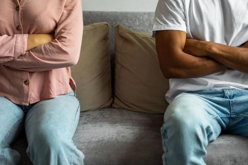 Maskeyi saniyede düşüren 15 gizli işaret: Vücut dili yalan söylemez - Resim: 16