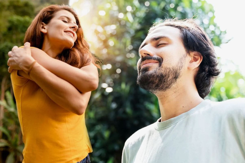 Maskeyi saniyede düşüren 15 gizli işaret: Vücut dili yalan söylemez - Resim: 7