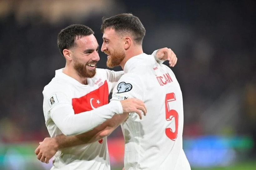 Galatasaray ve Beşiktaş transfer derbisinde: Milli futbolcunun tercihi belli oldu - Resim: 3