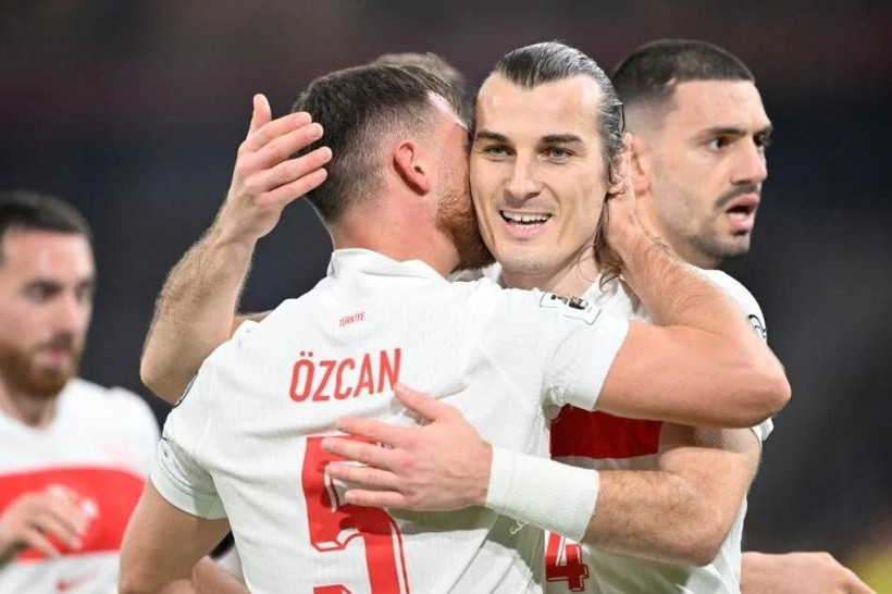 Galatasaray ve Beşiktaş transfer derbisinde: Milli futbolcunun tercihi belli oldu - Resim: 2