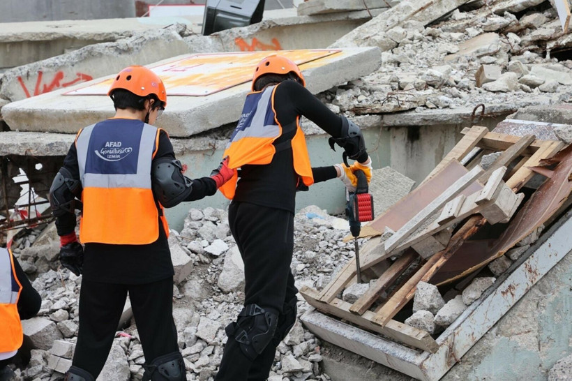 5.5’lik depremi onlar yönetti: Ezberleri bozuldu: İzmir’de komuta çocuklarda - Resim: 2