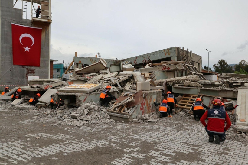 5.5’lik depremi onlar yönetti: Ezberleri bozuldu: İzmir’de komuta çocuklarda - Resim: 4