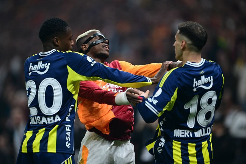 beIN Trio'da derbinin hakemine büyük fırça: Hakemi sahaya gömdüler - Resim: 17