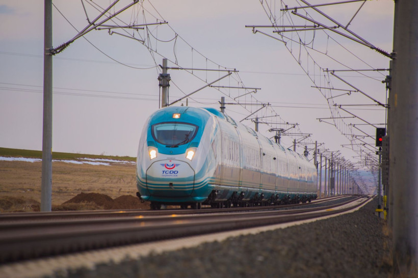 Demiryollarında yeşil dönüşüm: 3 bin ağaç kesilmekten kurtuldu - Resim: 5