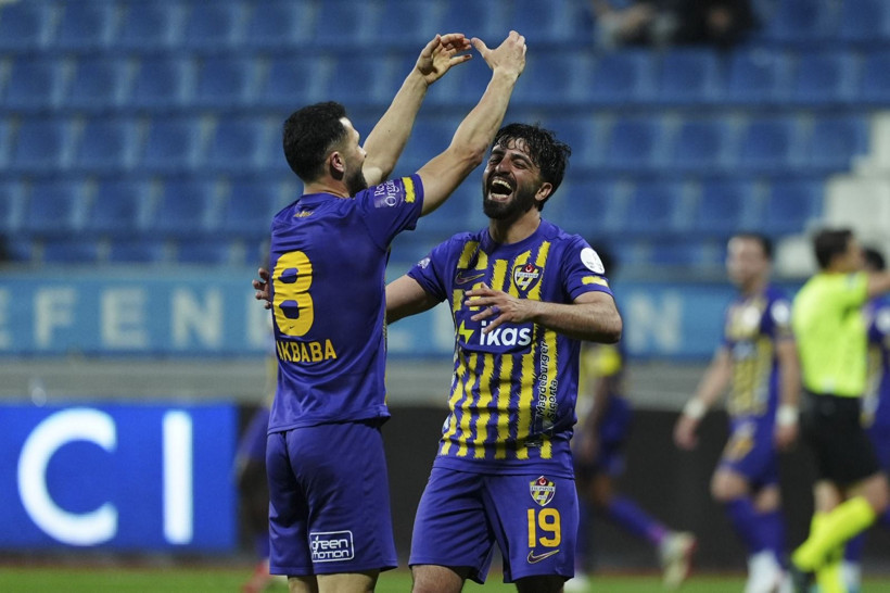 Montella'nın yeni forveti olabilir: Kesin düştü denilen takımı tek başına ayakta tuttu - Resim: 7
