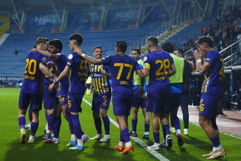 Montella'nın yeni forveti olabilir: Kesin düştü denilen takımı tek başına ayakta tuttu - Resim: 3