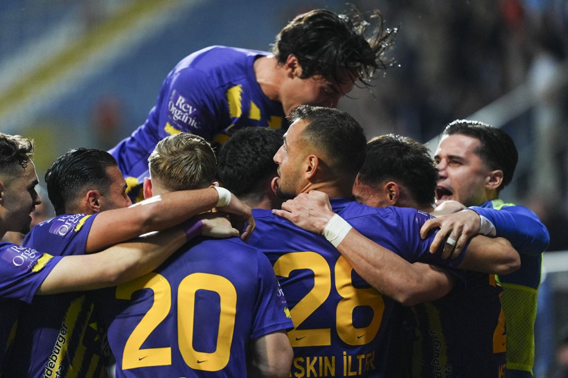 Montella'nın yeni forveti olabilir: Kesin düştü denilen takımı tek başına ayakta tuttu - Resim: 4