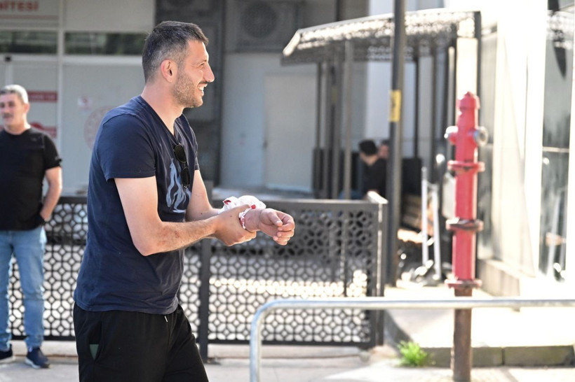 Bayram geleneği yine bozulmadı: 'Acemi Kasaplar' hastanelik oldu - Resim: 4