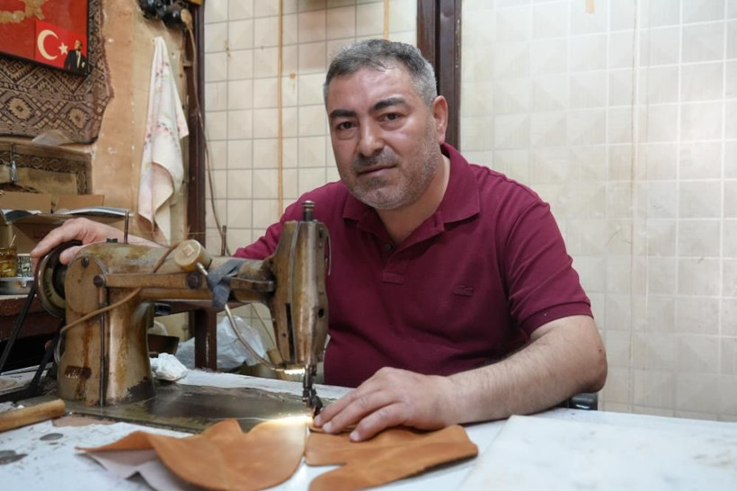 Günde 20 çift üretiyor, 12 metrekarelik atölyeden dünyaya açılıyor - Resim: 1