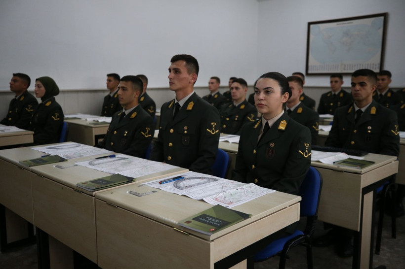 2 yılda hem rütbe hem de diploma...Yüksek donanım ile mezun oluyorlar - Resim: 2