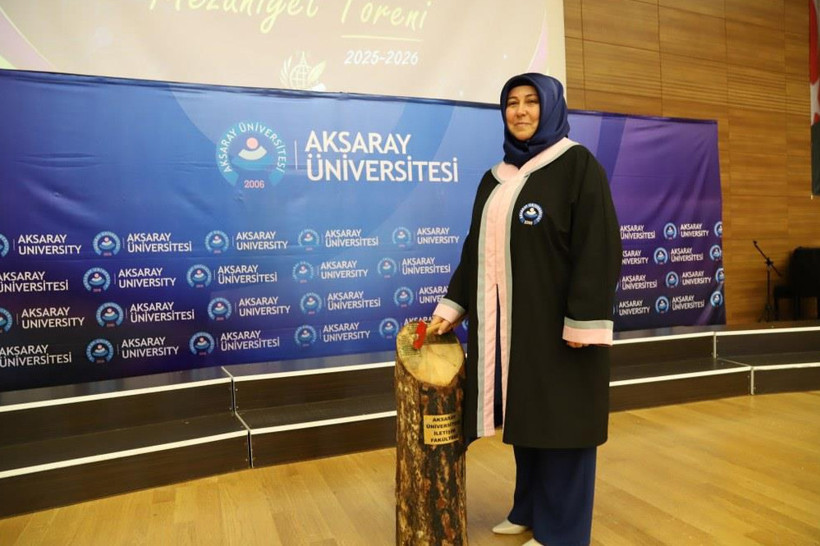 Üç çocuk annesi: Üniversiteye tarih yazarak mezun oldu - Resim : 1