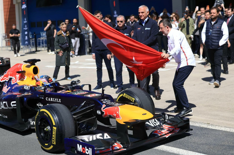 Bakan Ersoy müjdeyi verdi: İstanbul Park 2031’e kadar F1 takviminde - Resim : 1
