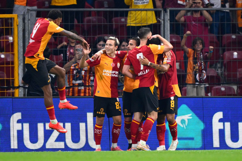 Dört büyükler harcadı, Anadolu seyretti: Fenerbahçe zirvede - Resim: 12