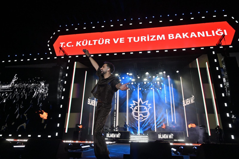Sefo’dan Çanakkale’de sürpriz hamle: Sahneyi bıraktı, kalabalığa karıştı - Resim: 2